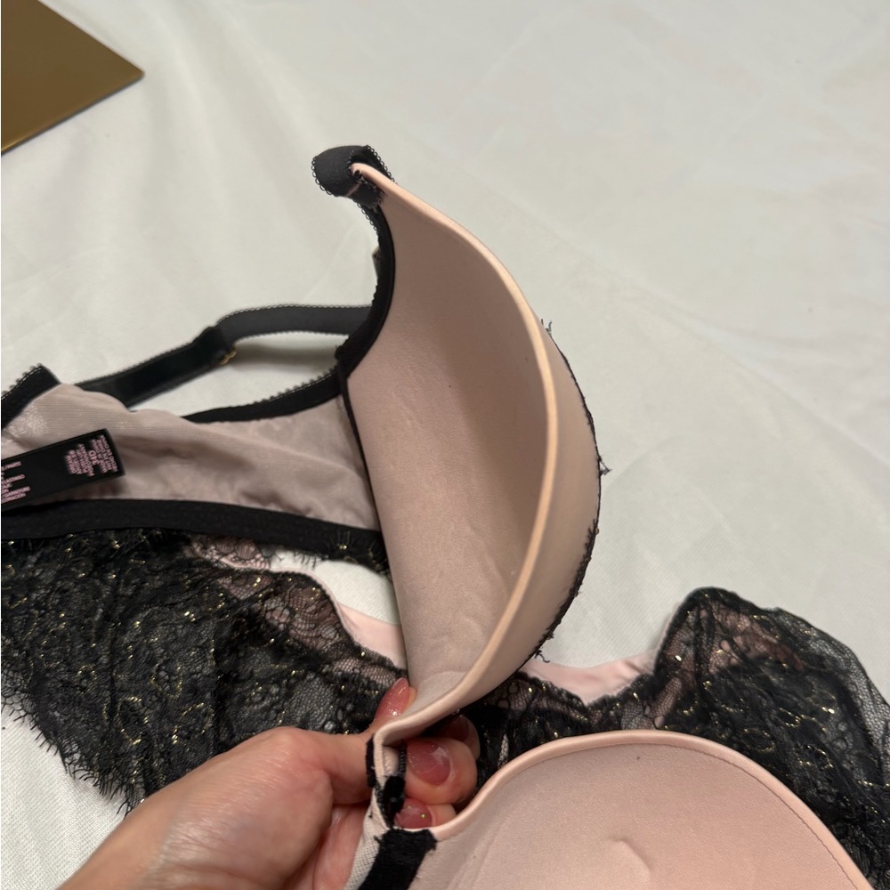 Victoria's Secret Black and Pink Lace Bra Set - Picture 7 of 12